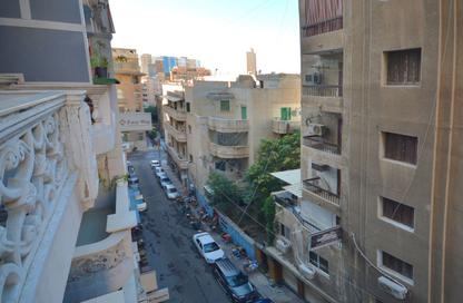 شقة - 3 غرف نوم - 1 حمام للبيع في الحي اللاتيني - محطة الرمل - حي وسط - الاسكندرية شقة - 3 غرف نوم - 1 حمام للبيع في الحي اللاتيني - محطة الرمل - حي وسط - الاسكندرية