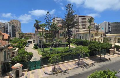 Apartment - 3 - 3 for sale in Kasr Al Safa St. - Zezenia - Hay Sharq - Alexandria