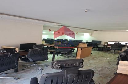 Office Space - 3 Bedrooms - 2 Bathrooms for rent in Cornish El Nile St. - Maadi - Hay El Maadi - Cairo