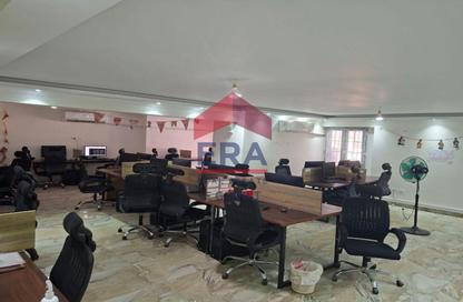 Office Space - 3 Bedrooms - 2 Bathrooms for rent in Cornish El Nile St. - Maadi - Hay El Maadi - Cairo