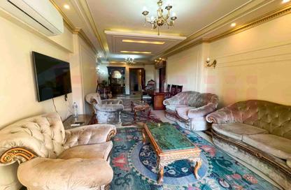 Apartment - 3 Bedrooms - 2 Bathrooms for rent in Saba Basha - Hay Sharq - Alexandria