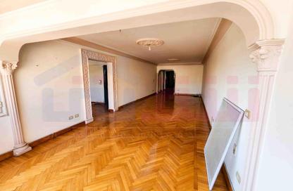 Apartment - 3 Bedrooms - 2 Bathrooms for sale in Zezenia - Hay Sharq - Alexandria