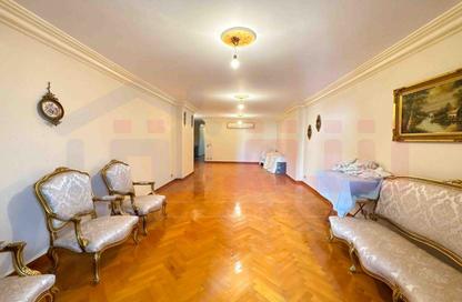 Apartment - 3 Bedrooms - 3 Bathrooms for sale in Laurent - Hay Sharq - Alexandria