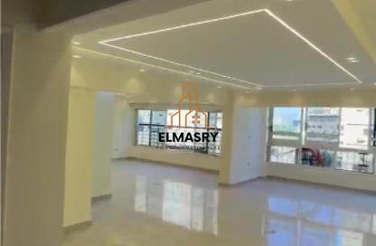 شقة - 3 غرف نوم - 2 حمامات للبيع في شارع زمزم - المهندسين - الجيزة