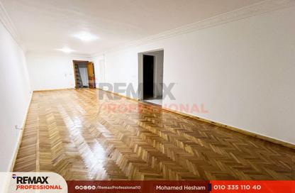 Apartment - 3 Bedrooms - 2 Bathrooms for sale in Abdel Salam Aref St. - Glim - Hay Sharq - Alexandria