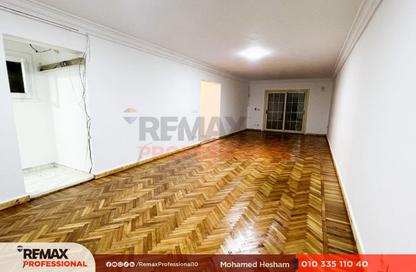 Apartment - 3 Bedrooms - 2 Bathrooms for sale in Abdel Salam Aref St. - Glim - Hay Sharq - Alexandria