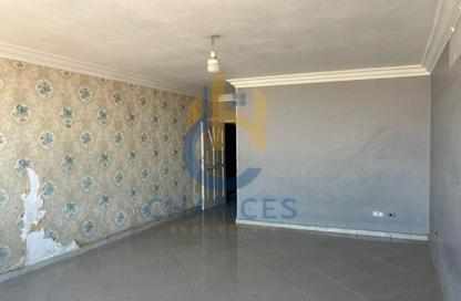 Apartment - 2 Bedrooms - 1 Bathroom for sale in Cornish El Nile St. - Maadi - Hay El Maadi - Cairo