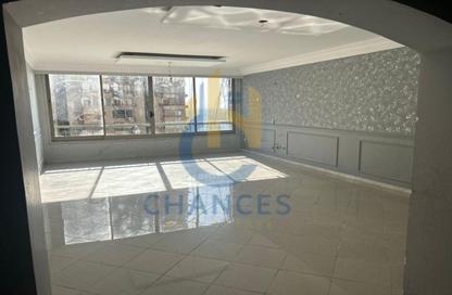 Apartment - 2 Bedrooms - 1 Bathroom for sale in Cornish El Nile St. - Maadi - Hay El Maadi - Cairo