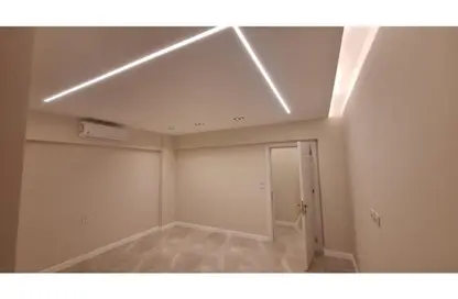 شقة - 2 غرف نوم - 2 حمامات للايجار في جاليريا  مون فالى - المستثمرين الجنوبية - مدينة القاهرة الجديدة - القاهرة