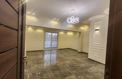 Apartment - 3 Bedrooms - 3 Bathrooms for sale in Al Nile  St. - Giza District - Ganoub El Giza - Giza
