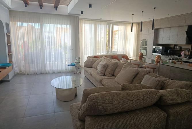 93824923 - Property Image 3