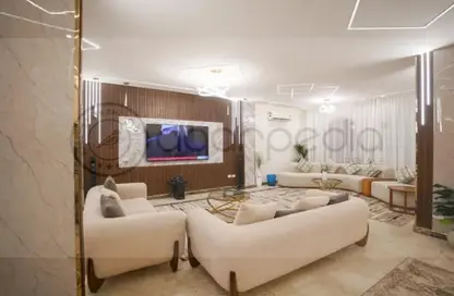 فيلا - 8 غرف نوم - 5 حمامات للايجار في صن رايز - المستثمرين الجنوبية - مدينة القاهرة الجديدة - القاهرة