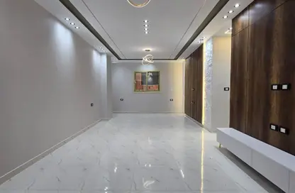 شقة - 3 غرف نوم - 2 حمامات للبيع في البوابة الثالثة - منقرع - حدائق الاهرام - الجيزة