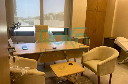 عيادة - 2 غرف نوم - 1 حمام للايجار في هالتاون - مدينة 6 أكتوبر - الجيزة