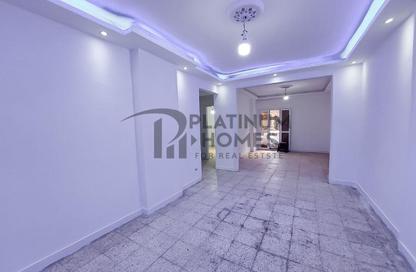 Apartment - 3 Bedrooms - 1 Bathroom for sale in Famous St. - Camp Chezar - Hay Wasat - Alexandria