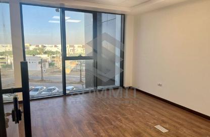 Office Space - Studio - 1 Bathroom for rent in Hyde Park Business District Mall - South Teseen St. - The 5th Settlement - New Cairo City - Cairo