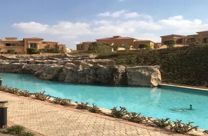 فيلا - 4 غرف نوم - 4 حمامات للبيع في رويال ميدوز - كمبوندات الشيخ زايد - الشيخ زايد - الجيزة