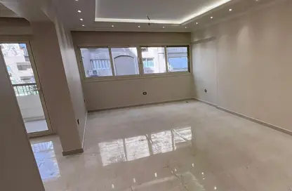 شقة - 3 غرف نوم - 2 حمامات للبيع في شارع ابراهيم نوار - المنطقة السادسة - مدينة نصر - القاهرة