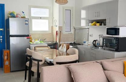 Chalet - 2 Bedrooms - 2 Bathrooms for rent in Mountain View - Ras Al Hekma - North Coast