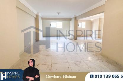 Apartment - 3 Bedrooms - 3 Bathrooms for sale in Smouha - Hay Sharq - Alexandria