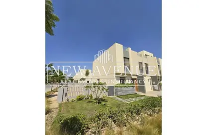 Townhouse - 3 Bedrooms - 2 Bathrooms for sale in Al Burouj Compound - El Shorouk Compounds - Shorouk City - Cairo