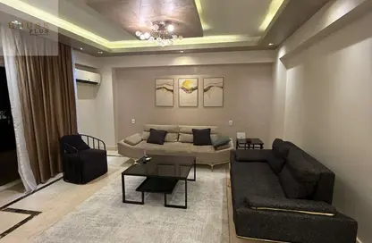 شقة - 3 غرف نوم - 2 حمامات للايجار في طريق بيفرلي هيلز - الحي السابع عشر - الشيخ زايد - الجيزة