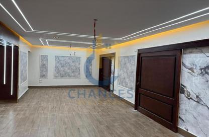 Apartment - 3 Bedrooms - 2 Bathrooms for sale in Cornish El Nile St. - Maadi - Hay El Maadi - Cairo