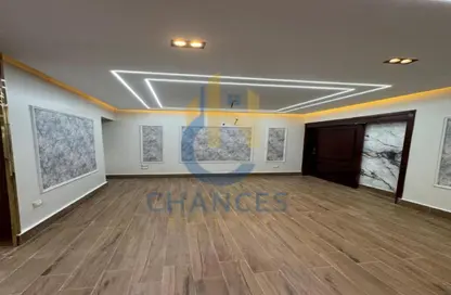 Apartment - 3 Bedrooms - 2 Bathrooms for sale in Cornish El Nile St. - Maadi - Hay El Maadi - Cairo