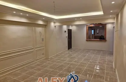 Apartment - 3 Bedrooms - 1 Bathroom for rent in Mohamed Bahaa Al Din Al Ghouri St. - Smouha - Hay Sharq - Alexandria