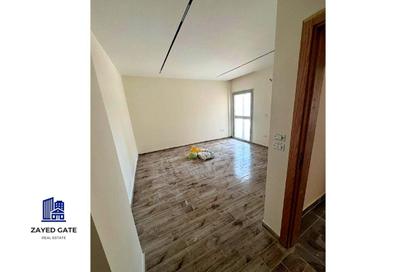 Apartment - 3 - 2 for sale in Al Khamayel city - Sheikh Zayed Compounds - Sheikh Zayed City - Giza