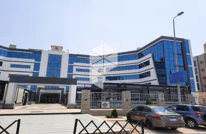 عيادة - 5 غرف نوم - 3 حمامات للايجار في شارع التسعين الشمالي - التجمع الخامس - مدينة القاهرة الجديدة - القاهرة