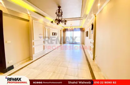 Apartment - 3 Bedrooms - 1 Bathroom for sale in Madkhal Sharkt Al Nakhl Wa Al Handasa St. - Smouha - Hay Sharq - Alexandria
