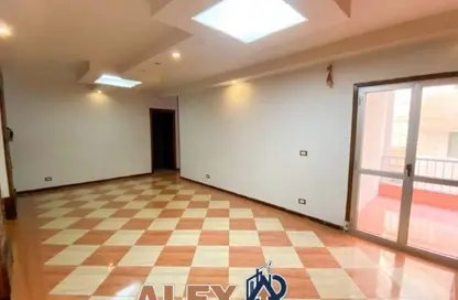 Apartment - 2 Bedrooms - 1 Bathroom for rent in Al Ekbal St. - Laurent - Hay Sharq - Alexandria