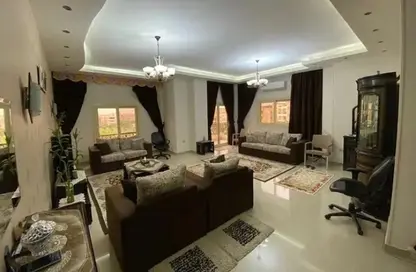 (بنتهاوس  (روف - 4 غرف نوم - 5 حمامات للبيع في المنطقة ب - حى جنوب الاكايمية - مدينة القاهرة الجديدة - القاهرة