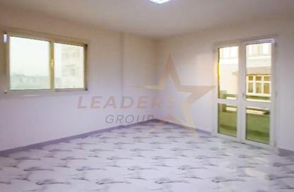 Clinic - 3 Bedrooms - 1 Bathroom for rent in Kolayet Al Teb St. - Raml Station - Hay Wasat - Alexandria