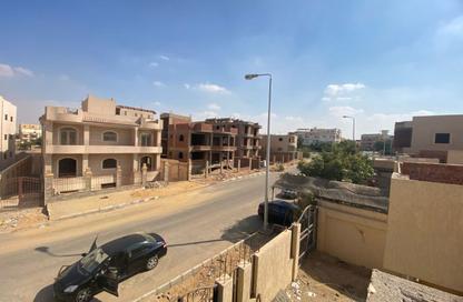 فيلا - 6 - 4 للبيع في المجاورة الثانية - الحي الاول شرق - مدينة الشروق - القاهرة
