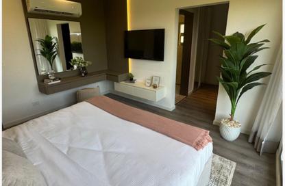 Apartment - 3 - 3 for sale in Village West - Sheikh Zayed Compounds - Sheikh Zayed City - Giza