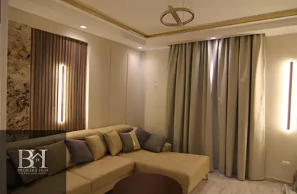 Apartment - 2 Bedrooms - 2 Bathrooms for sale in Hyde Park - New Cairo City - Cairo