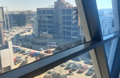 وحدات مُجمعة للإيجار - استوديو - 1 حمام للايجار في كايرو بزنس بلازا - شارع التسعين الشمالي - التجمع الخامس - مدينة القاهرة الجديدة - القاهرة