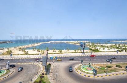 شقة - 4 غرف نوم - 3 حمامات للبيع في زيزينيا - حي شرق - الاسكندرية