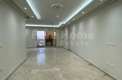 شقة - 3 غرف نوم - 2 حمامات للايجار في شارع نادى سموحة الرياضى - سموحة - حي شرق - الاسكندرية