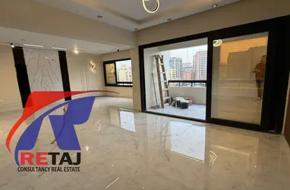 شقة - 3 غرف نوم - 2 حمامات للبيع في طريق النصر - منطقة السينما - مدينة نصر - القاهرة