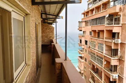 شقة - 3 غرف نوم - 1 حمام للبيع في كامب شيزار - حي وسط - الاسكندرية