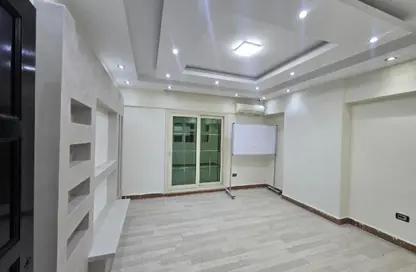 Apartment - 5 Bedrooms - 3 Bathrooms for sale in Zahraa El Maadi - Hay El Maadi - Cairo