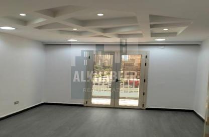 Office Space - 4 Bedrooms - 2 Bathrooms for rent in Gameat Al Dewal Al Arabeya St. - Mohandessin - Giza