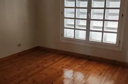 عيادة - 4 غرف نوم - 2 حمامات للايجار في شارع مصدق - الدقي - الجيزة