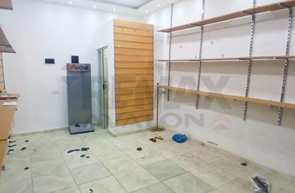 محل تجاري - استوديو - 1 حمام للبيع في كفر عبده - رشدي - حي شرق - الاسكندرية