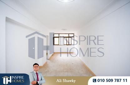 Apartment - 3 Bedrooms - 1 Bathroom for sale in Cleopatra - Hay Sharq - Alexandria