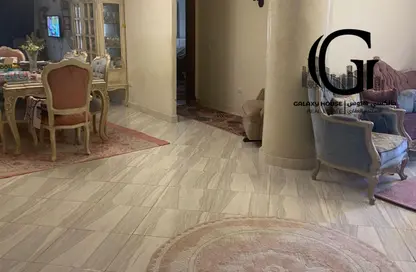 شقة - 3 غرف نوم - 2 حمامات للبيع في المجاورة الاولي - الحي الثاني شرق - مدينة الشروق - القاهرة