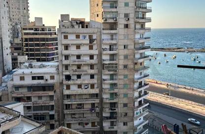 Apartment - 3 Bedrooms - 1 Bathroom for sale in Khaled Ibn Al Walid St. - Miami - Hay Awal El Montazah - Alexandria